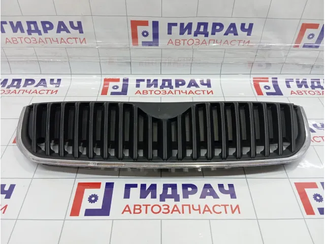 Решетка радиатора Skoda Superb (3T) 3T0853668A