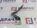 Петля капота правая Skoda Yeti (5L) 5L0823302D