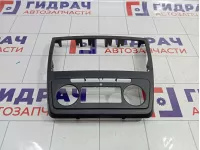 Рамка магнитолы Skoda Yeti (5L) 5L0858069H1QB