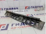 Направляющая заднего бампера правая Skoda Yeti (5L) 5L6807864