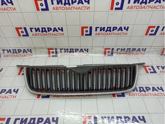 Решетка радиатора Skoda Yeti 5L08536689B9