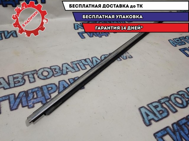 Накладка стекла переднего левого Kia Sportage 822103W010