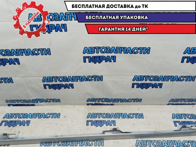 Накладка порога левая Toyota Land Cruiser Prado J150, 4 поколение  51177160180. Царапины.