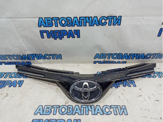 Решетка радиатора Toyota RAV4 XA40, 4 поколение  5310142411. Царапины, дефект хрома.