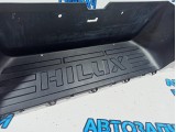 Накладка заднего бампера Toyota Hilux, AN120, 8 поколение  PC1760K00S. Дефект.