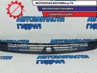 Решетка в бампер центральная Toyota RAV4 XA40 5311242110. Дефект.