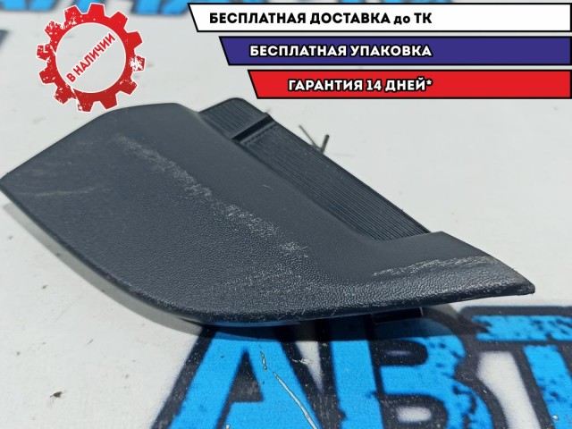 Заглушка буксировочного крюка правая Toyota Rav4 XA40 5328542100