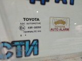 Стекло двери передней правой Toyota Camry 70 6810106360. 
