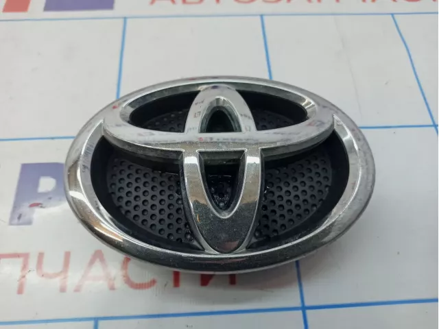 Эмблема Toyota Auris (E150) 75311-02140. В решетку радиатора.