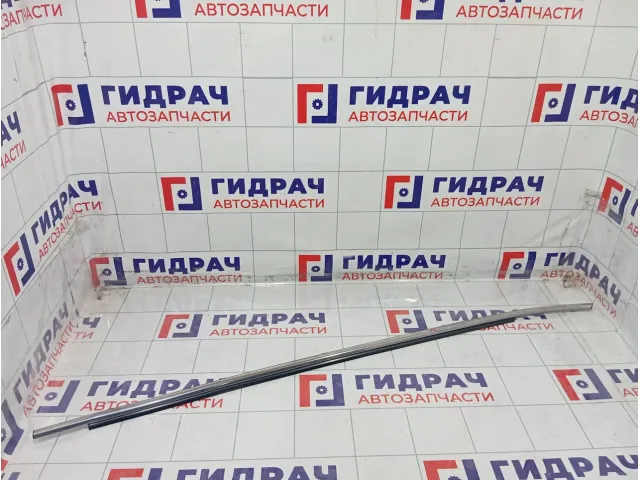 Накладка стекла переднего левого Toyota Camry 7572033140