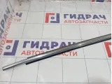 Накладка стекла переднего левого Toyota Camry 7572033140