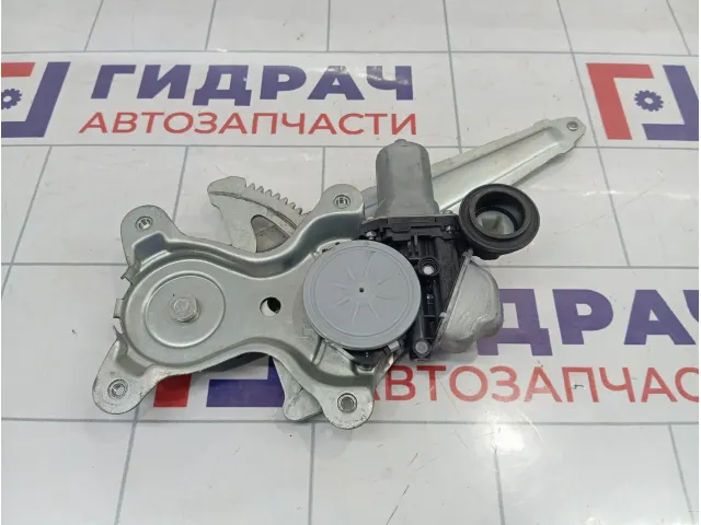 Стеклоподъемник электрический задний правый Toyota Camry (XV50) 6980333050