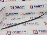 Накладка стекла переднего левого Toyota Camry 7572033170