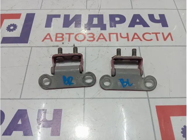 Петли крышки (двери) багажника Toyota Corolla (E120) 6881021050