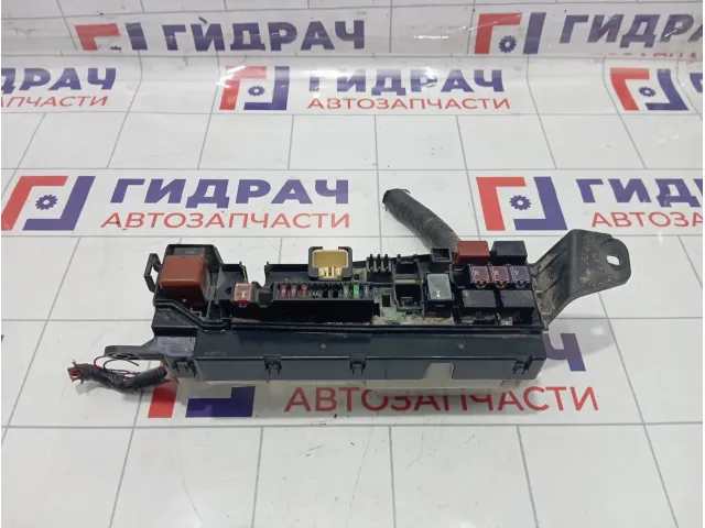 Блок предохранителей Toyota Corolla (E120) 8274102030