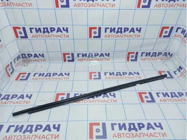 Накладка стекла заднего правого наружная Toyota Corolla (E120) 75730-12261