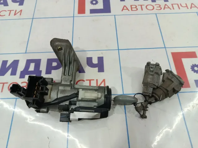 Замок зажигания Toyota Corolla (E120) 45280-02050