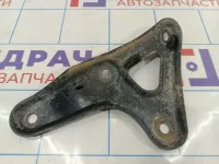 Кронштейн передней балки правый Toyota Corolla (E120) 52257-02020