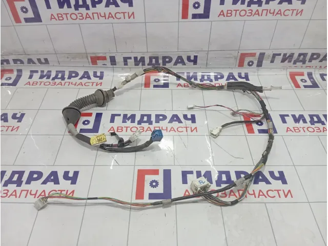 Проводка двери передней левой Toyota Corolla 8215212D80