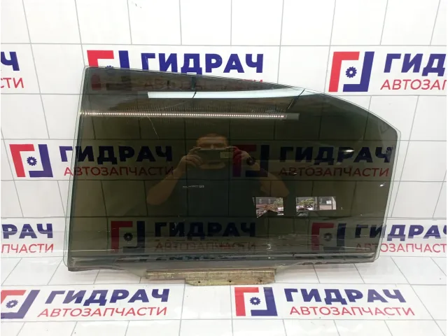 Стекло двери задней левой Toyota Corolla (E120) 68114-12690