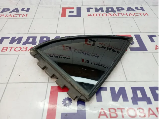 Стекло кузовное глухое правое Toyota Corolla (E120) 68123-12730