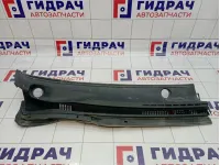 Решетка стеклоочистителя правая Toyota Corolla (E120) 55708-12230