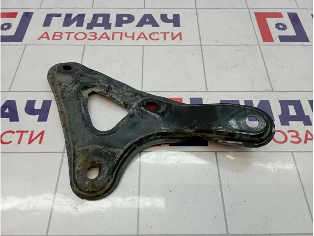 Кронштейн передней балки правый Toyota Corolla Verso (AR10) 52257-02020