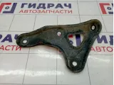 Кронштейн передней балки правый Toyota Corolla Verso (AR10) 52257-02020