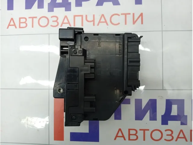 Блок предохранителей Toyota Highlander 8272048110