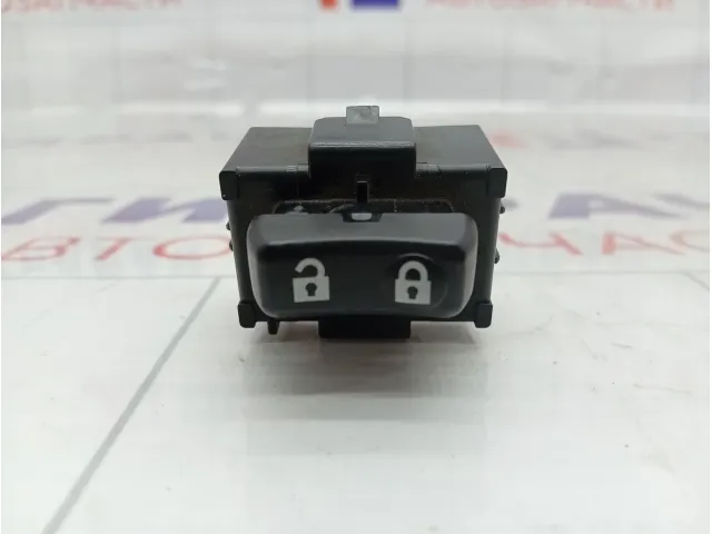 Кнопка центрального замка Toyota Highlander 8493012250