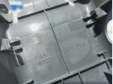 Крышка кронштейна сиденья Toyota Land Cruiser 100 71691-60020.