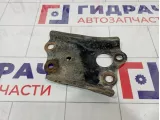 Кронштейн передней балки левый Toyota RAV4 (XA30) 52256-12010