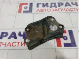 Кронштейн передней балки левый Toyota RAV4 (XA30) 52256-12010