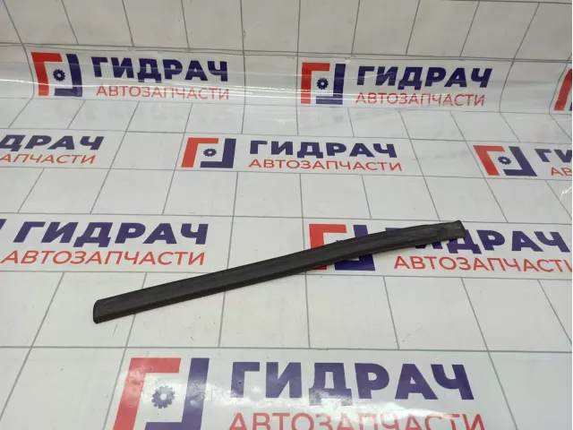 Уплотнитель стойки средней правой Toyota RAV4 (XA30) 67873-42010