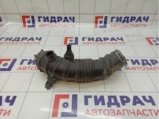 Патрубок воздушного фильтра Toyota RAV4 (XA30) 17881-28260