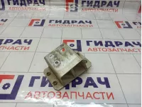 Кронштейн усилителя заднего бампера правый Toyota RAV4 (XA30) 58323-42010