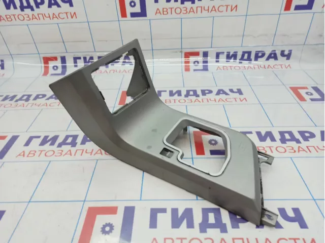 Накладка на кулису КПП Toyota Tundra (XK50) 58843-0C010