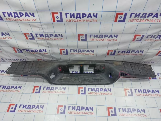 Накладка заднего бампера Toyota Tundra (XK50) 52057-0C030