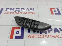 Блок управления стеклоподъемниками Toyota Vitz (XP10) 8482052010