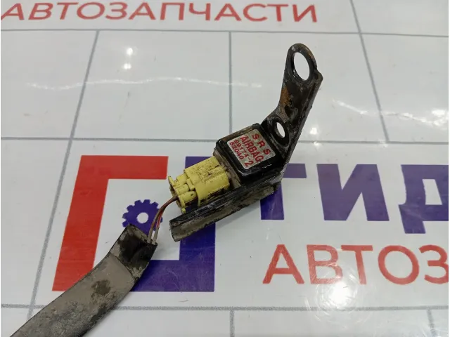 Датчик AIR BAG передний левый Toyota Vitz (XP10) 8917452040