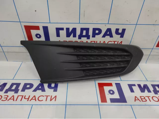 Решетка бампера пердняя правая Volkswagen  Polo Sedan (Mk5) 6RU853666С.