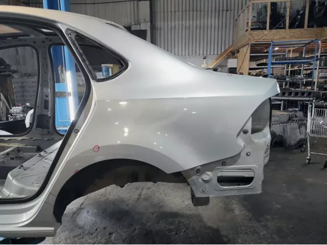 Крыло заднее левое Volkswagen Polo Sedan (Mk5)