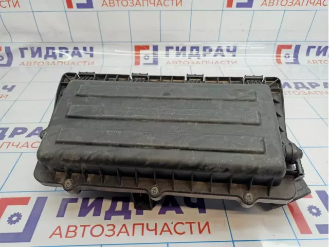 Корпус воздушного фильтра Volkswagen Polo Sedan (Mk5) 036129611CM