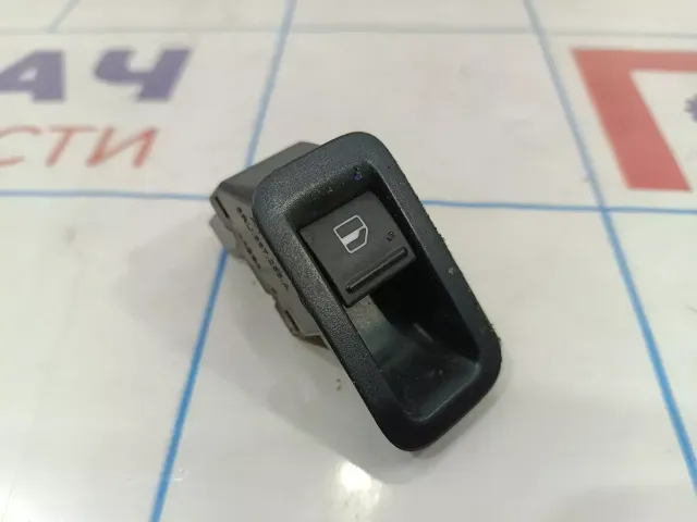 Кнопка стеклоподъемника Volkswagen Polo Sedan (Mk5) 6RU959855A
