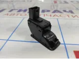 Кнопка открывания багажника Volkswagen Polo Sedan (Mk5) 6RU868345.