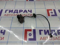 Активатор замка крышки бензобака Volkswagen Polo Sedan (Mk5) 5C6810773H.