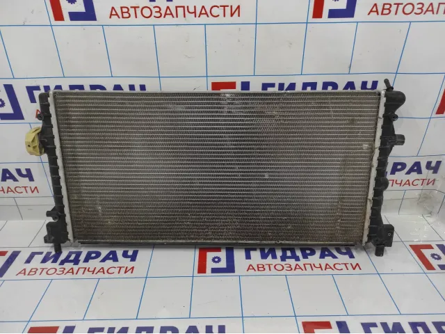 Радиатор основной Volkswagen Polo Sedan (Mk5) 6R0121253A.