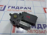 Моторчик стеклоподъемника задний правый Volkswagen Touareg (GP) 7L0959794