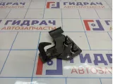 Крючок капота Volkswagen Touareg (GP) 6Q0823480B