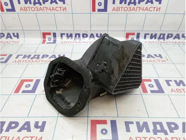 Воздухозаборник Volkswagen Touareg (GP) 7L0819049